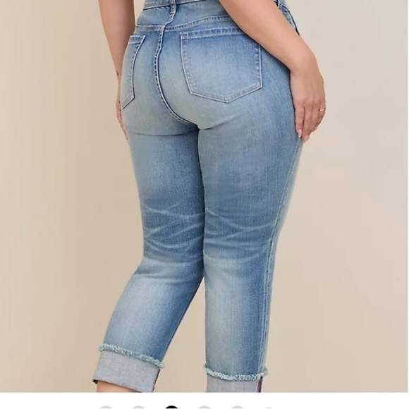 TORRID Cropped Botfriend Mid Rise Blue Denim Stretch Size 26 Straight Leg Jeans - Picture 9 of 16